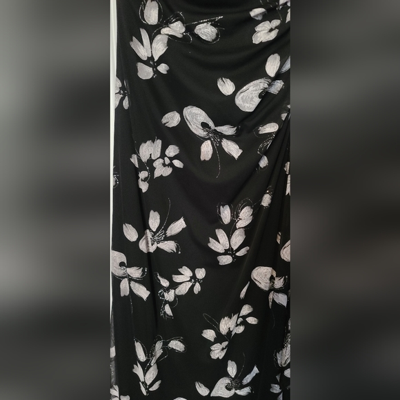 Strapless dress - Picture 2 of 10